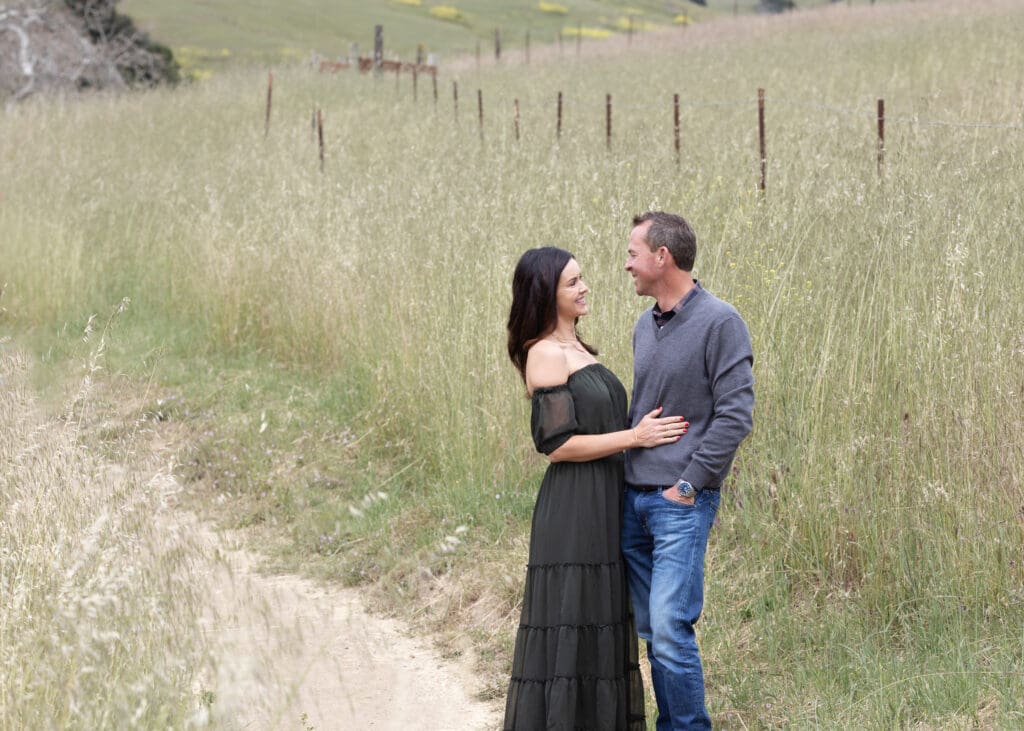best-locations-for-family-photos husband and wife in the rolling hills during the best locations for family photos